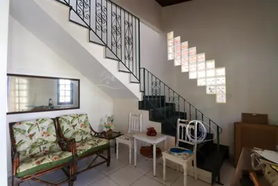 Casa - Sobrado com 3 quartos (sendo 2 suite(s)) a 500,00 metros praia.