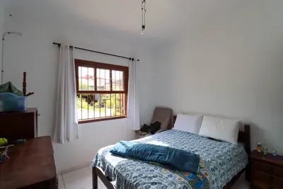 Casa - Sobrado com 3 quartos (sendo 2 suite(s)) a 500,00 metros praia.