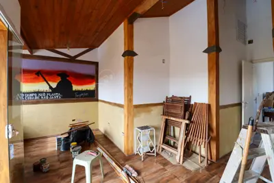 Casa - Sobrado com 3 quartos (sendo 2 suite(s)) a 500,00 metros praia.