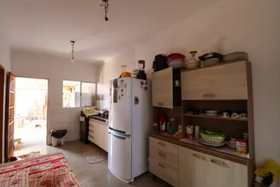 Casa - Térrea com 2 dormitórios (sendo 1 suite(s)) a 1,90 metros praia.