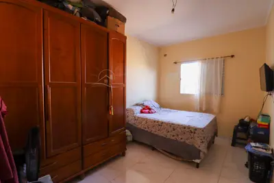 Casa - Térrea com 2 dormitórios (sendo 1 suite(s)) a 1,90 metros praia.