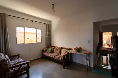 Casa - Térrea com 2 dormitórios (sendo 1 suite(s)) a 1,90 metros praia.