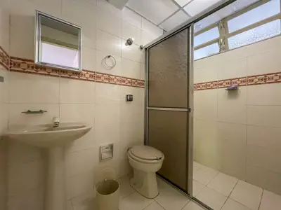Apartamento - Alto com 1 quartos (sendo 0 suite(s)) a 200,00 metros praia.