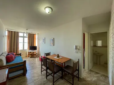 Apartamento - Alto com 1 quartos (sendo 0 suite(s)) a 200,00 metros praia.