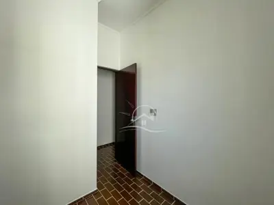 Apartamento - Amplo com  quartos (sendo 1 suite(s)) a 100,00 metros praia.
