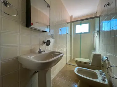 Apartamento - Amplo com  quartos (sendo 1 suite(s)) a 100,00 metros praia.