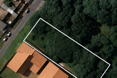 Terreno - Amplo com  quartos  a 1100,00 metros praia.