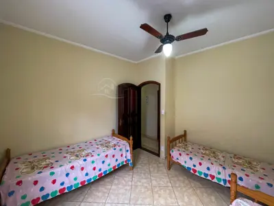 Casa - Térrea com 3 quartos (sendo 1 suite(s)) a 300,00 metros praia.