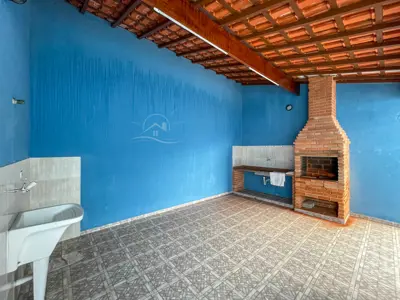 Casa - Térrea com 3 quartos (sendo 1 suite(s)) a 300,00 metros praia.