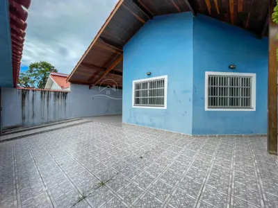 Casa - Térrea com 3 quartos (sendo 1 suite(s)) a 300,00 metros praia.