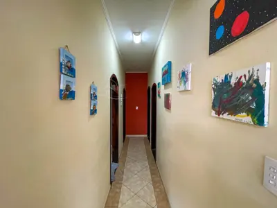 Casa - Térrea com 3 quartos (sendo 1 suite(s)) a 300,00 metros praia.