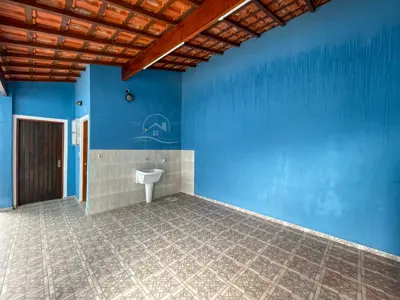 Casa - Térrea com 3 quartos (sendo 1 suite(s)) a 300,00 metros praia.