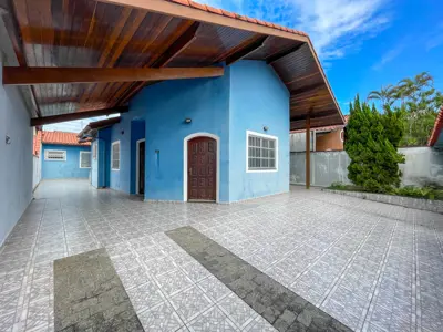 Casa - Térrea com 3 quartos (sendo 1 suite(s)) a 300,00 metros praia.