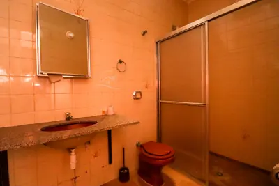 Casa - Térrea com 3 quartos (sendo 1 suite(s)) a 250,00 metros praia.