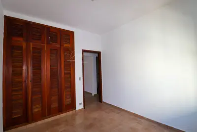 Casa - Térrea com 3 quartos (sendo 1 suite(s)) a 250,00 metros praia.
