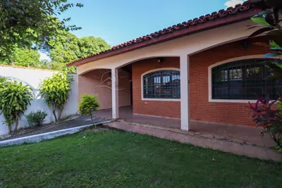 Casa - Térrea com 3 quartos (sendo 1 suite(s)) a 250,00 metros praia.