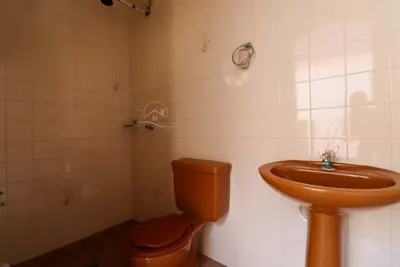 Casa - Térrea com 3 quartos (sendo 1 suite(s)) a 250,00 metros praia.