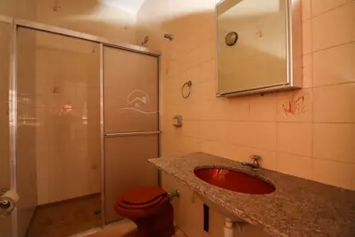 Casa - Térrea com 3 quartos (sendo 1 suite(s)) a 250,00 metros praia.