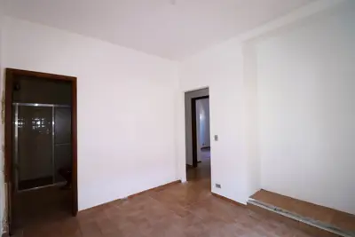 Casa - Térrea com 3 quartos (sendo 1 suite(s)) a 250,00 metros praia.