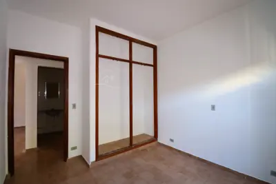 Casa - Térrea com 3 quartos (sendo 1 suite(s)) a 250,00 metros praia.