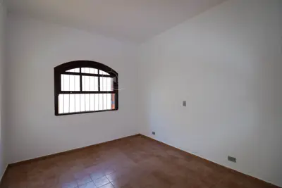 Casa - Térrea com 3 quartos (sendo 1 suite(s)) a 250,00 metros praia.