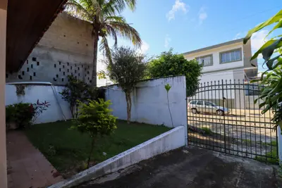 Casa - Térrea com 3 quartos (sendo 1 suite(s)) a 250,00 metros praia.