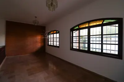 Casa - Térrea com 3 quartos (sendo 1 suite(s)) a 250,00 metros praia.