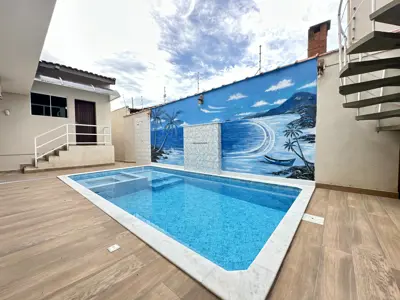 Casa - Sobrado com 4 quartos (sendo 1 suite(s)) a 50,00 metros praia.