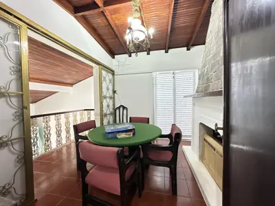 Casa - Sobrado com 4 quartos (sendo 1 suite(s)) a 50,00 metros praia.