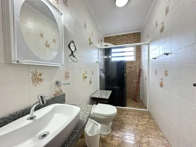 Casa - Sobrado com 4 quartos (sendo 1 suite(s)) a 50,00 metros praia.