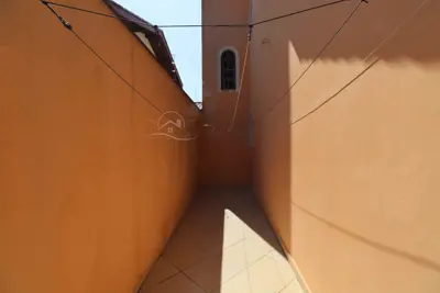 Casa - Térrea com piscina com 3 quartos (sendo 1 suite(s)) a 300,00 metros praia.