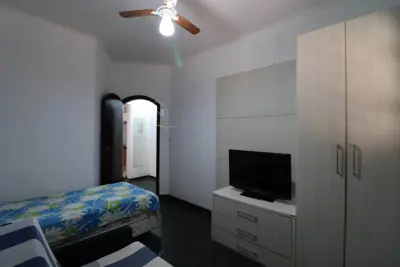 Casa - Térrea com piscina com 3 quartos (sendo 1 suite(s)) a 300,00 metros praia.