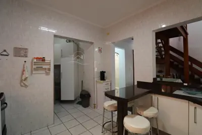 Casa - Térrea com piscina com 3 quartos (sendo 1 suite(s)) a 300,00 metros praia.