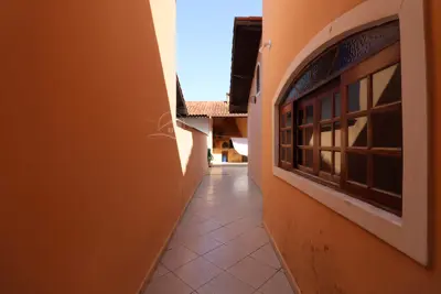 Casa - Térrea com piscina com 3 quartos (sendo 1 suite(s)) a 300,00 metros praia.