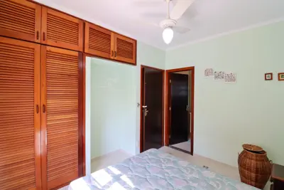 Casa - Térrea com 3 quartos (sendo 2 suite(s)) a 650,00 metros praia.