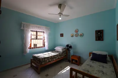 Casa - Térrea com 3 quartos (sendo 2 suite(s)) a 650,00 metros praia.