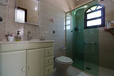 Casa - Térrea com 3 quartos (sendo 2 suite(s)) a 650,00 metros praia.