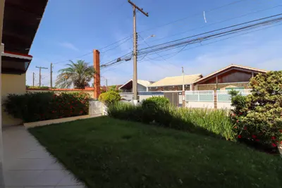 Casa - Térrea com 3 quartos (sendo 2 suite(s)) a 650,00 metros praia.