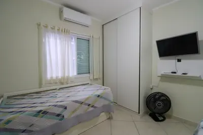 Casa - Térrea com 3 quartos (sendo 1 suite(s)) a 700,00 metros praia.