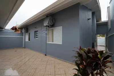 Casa - Térrea com 3 quartos (sendo 1 suite(s)) a 700,00 metros praia.