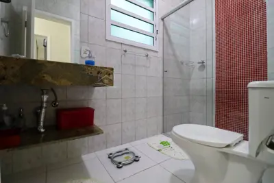 Casa - Térrea com 3 quartos (sendo 1 suite(s)) a 700,00 metros praia.