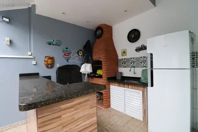 Casa - Térrea com 3 quartos (sendo 1 suite(s)) a 700,00 metros praia.