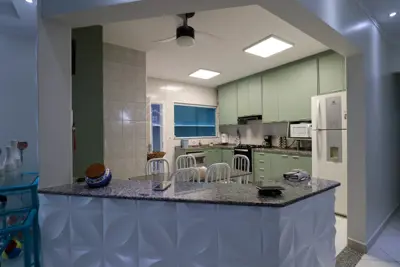 Casa - Térrea com 3 quartos (sendo 1 suite(s)) a 700,00 metros praia.