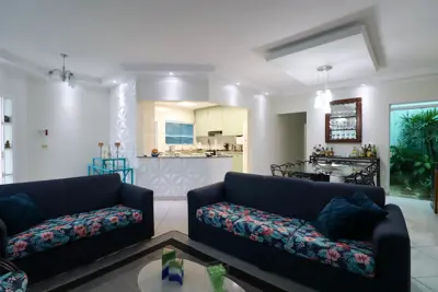 Casa - Térrea com 3 quartos (sendo 1 suite(s)) a 700,00 metros praia.