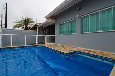 Casa - Térrea com 3 quartos (sendo 1 suite(s)) a 700,00 metros praia.