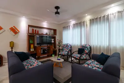 Casa - Térrea com 3 quartos (sendo 1 suite(s)) a 700,00 metros praia.