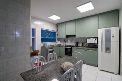 Casa - Térrea com 3 quartos (sendo 1 suite(s)) a 700,00 metros praia.