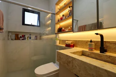 Casa - Térrea com 3 quartos (sendo 1 suite(s)) a 1,50 metros praia.