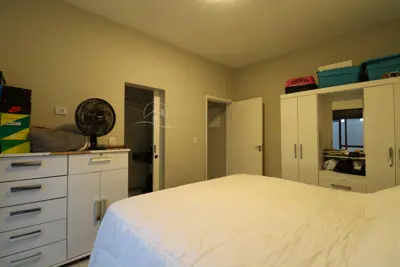 Casa - Térrea com 3 quartos (sendo 1 suite(s)) a 1,50 metros praia.