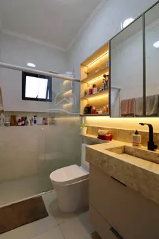 Casa - Térrea com 3 quartos (sendo 1 suite(s)) a 1,50 metros praia.
